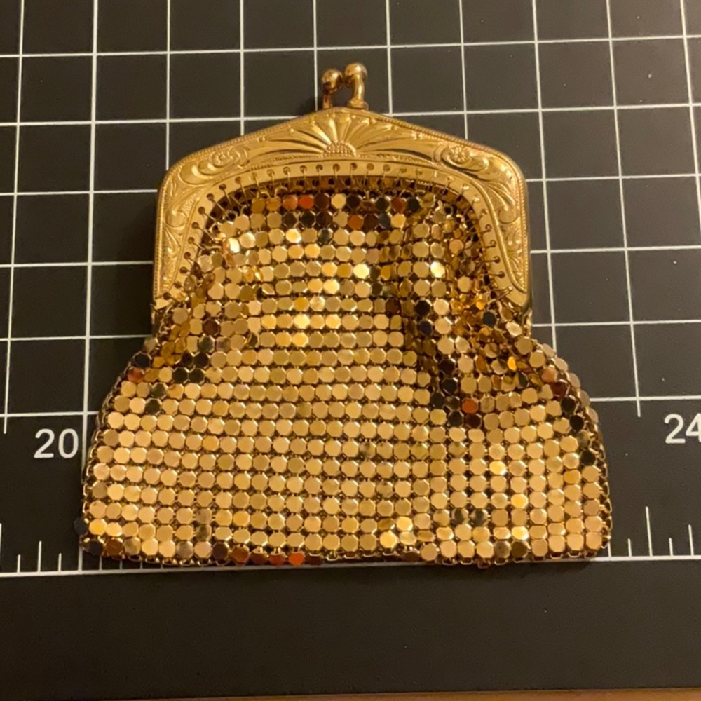 Vintage Gold Mesh Coin Purse with Kiss-Lock Closure